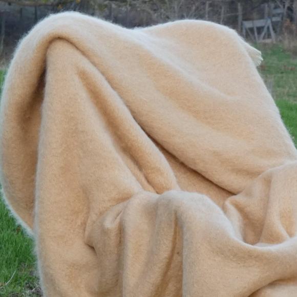 Couverture en laine mohair camel 