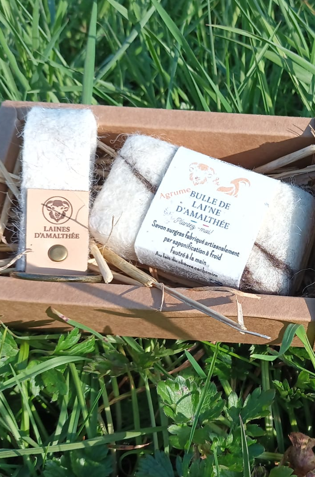 Coffret savon feutré au lait de cachemire et porte clé