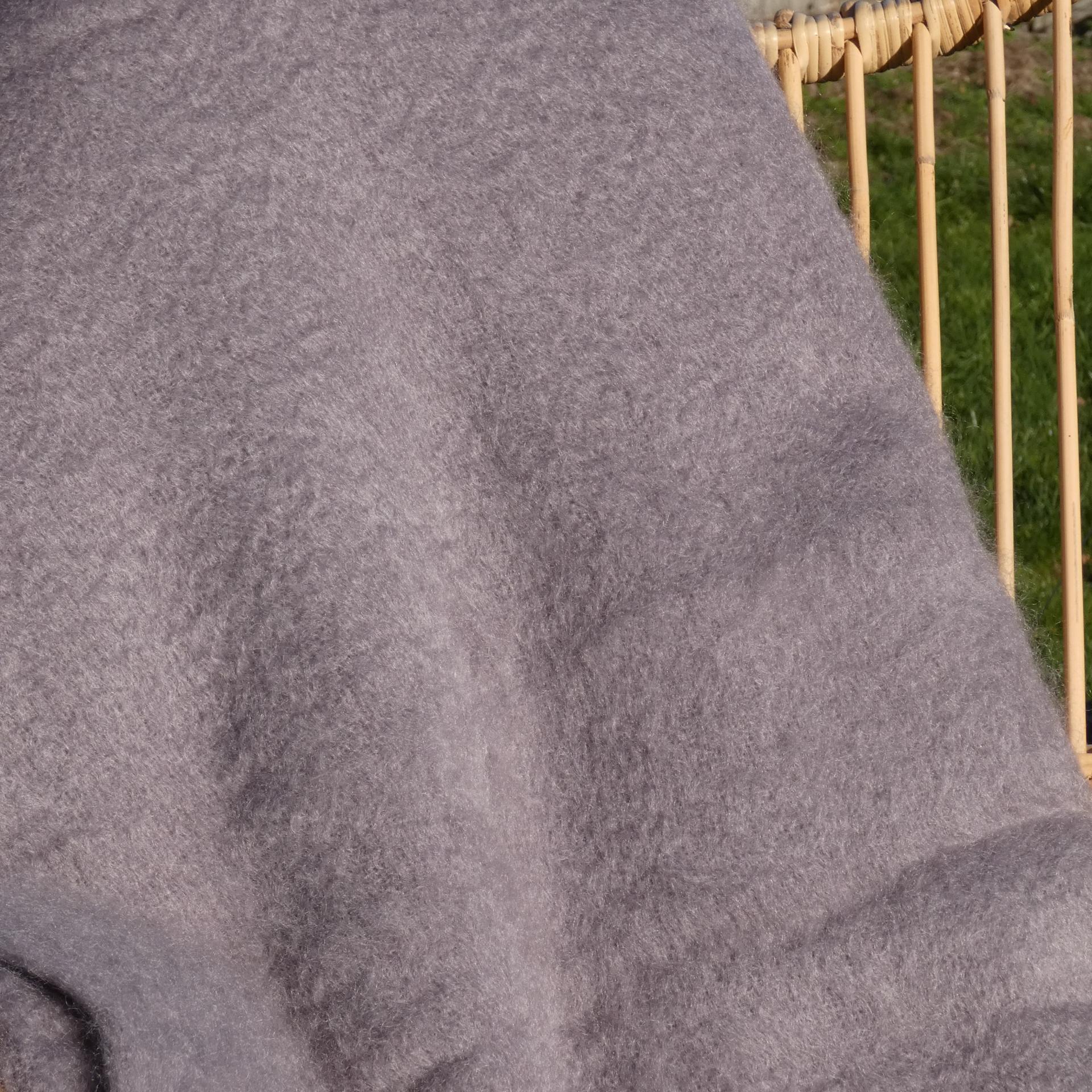 Couverture laine mohair taupe 2