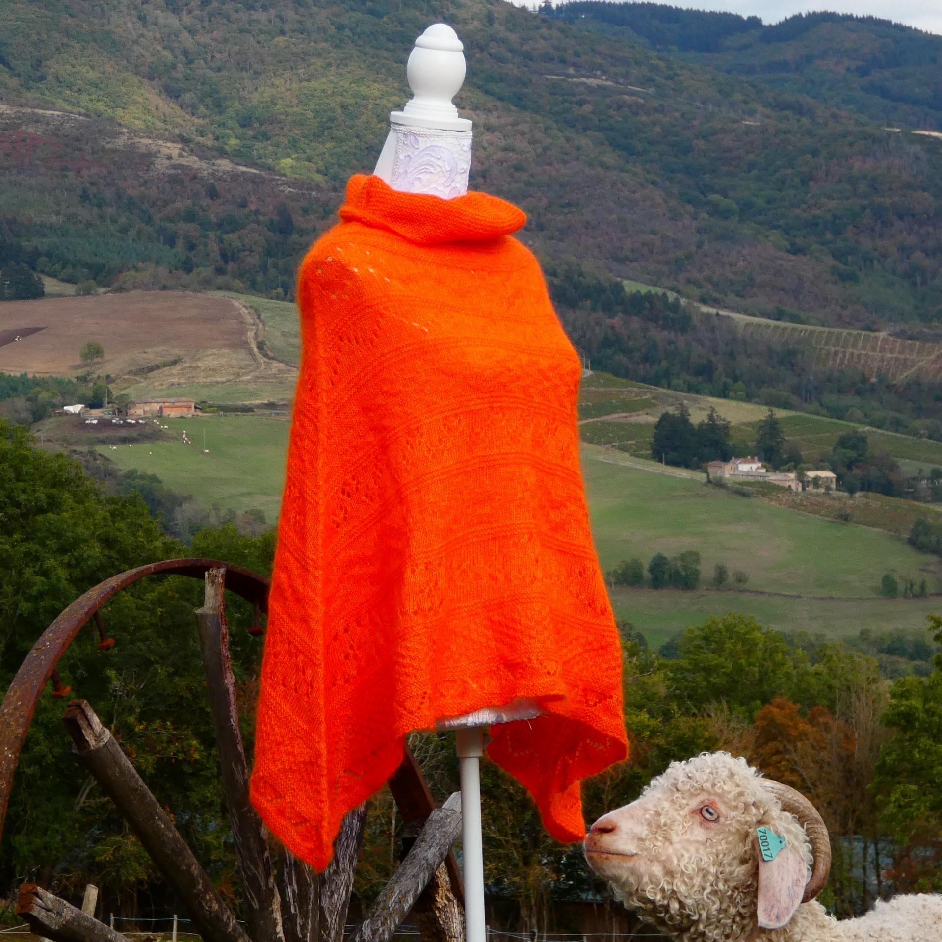 Poncho mohair capucine